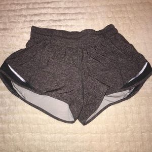 lululemon shorts, heathered gray print hotty hot